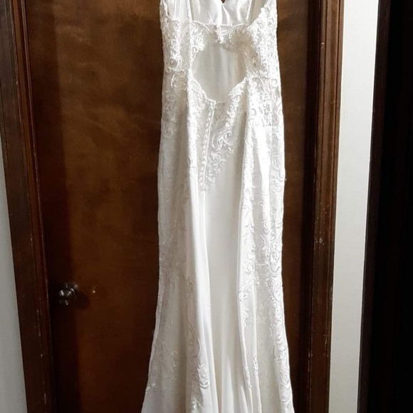 Brand new, never worn ,wedding dress - Picture 8 of 11